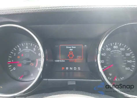 2015 Ford Mustang V6 z USA, uszkodzony, nr VIN 1FATP8EM0F5330497